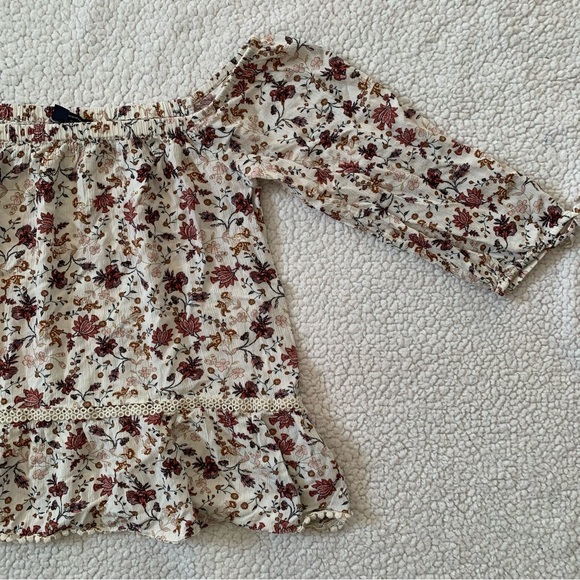American Eagle Floral Off the Shoulder Top - Picture 4 of 8